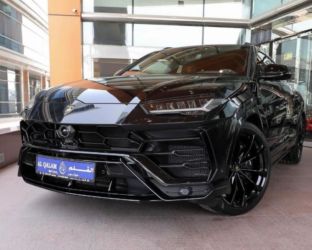 Lamborghini URUS Black