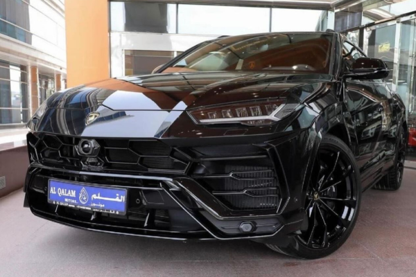 Lamborghini URUS Black